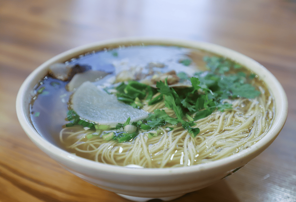 Enjoy vegan Bun Bo Hue with delicious chewy noodles and authentic Hue broth (Source: Canva)